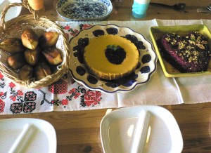 ピロシキ、チーズケーキ、ビーツのサラダ ピロシキ、チーズケーキ、ビーツのサラダ